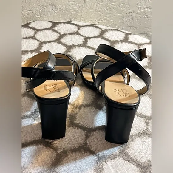 Naturalizer NWOT Women's Black Strappy Sandals: Rizzo size 8.5