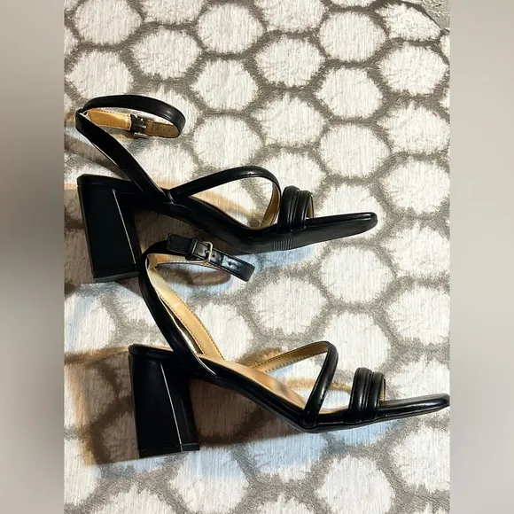 Naturalizer NWOT Women's Black Strappy Sandals: Rizzo size 8.5
