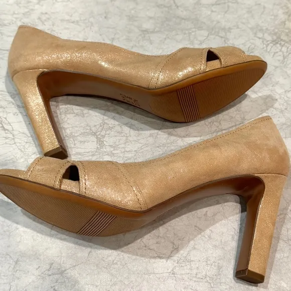 NATURALIZER odetta heels beige gold leather pumps peep toe women’s 12 Wide NEW