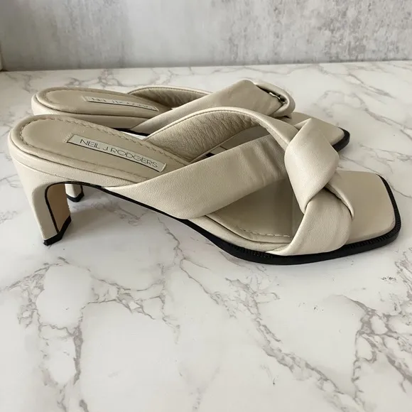 Neil J. Rodgers Obi Sandals Sz 10 Bone Nappa Knotted Padded Square Toe Dressy