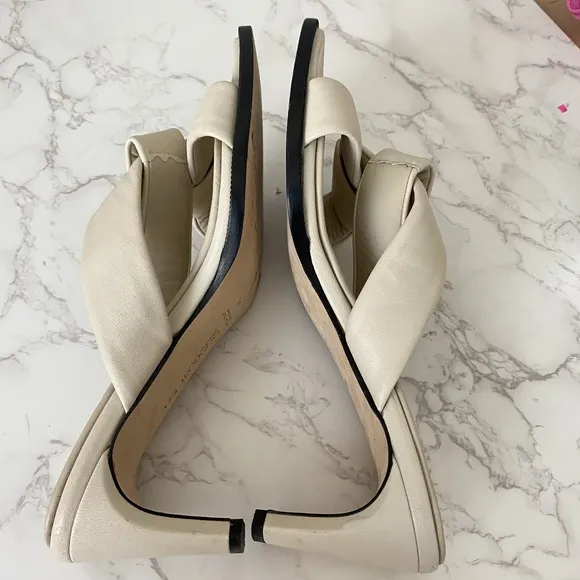 Neil J. Rodgers Obi Sandals Sz 10 Bone Nappa Knotted Padded Square Toe Dressy