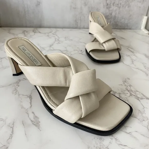 Neil J. Rodgers Obi Sandals Sz 10 Bone Nappa Knotted Padded Square Toe Dressy