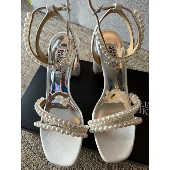 New Badgley Mischka Fiesty Pearl Block Heel White 6.5 Wedding Dressy Ankle Strap