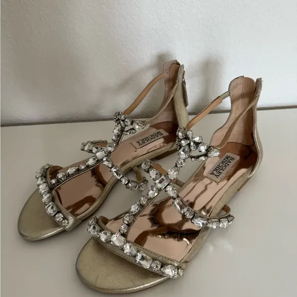 New Badgley Mischka Gold Metallic Leather Crystal Jeweled Flat Sandal