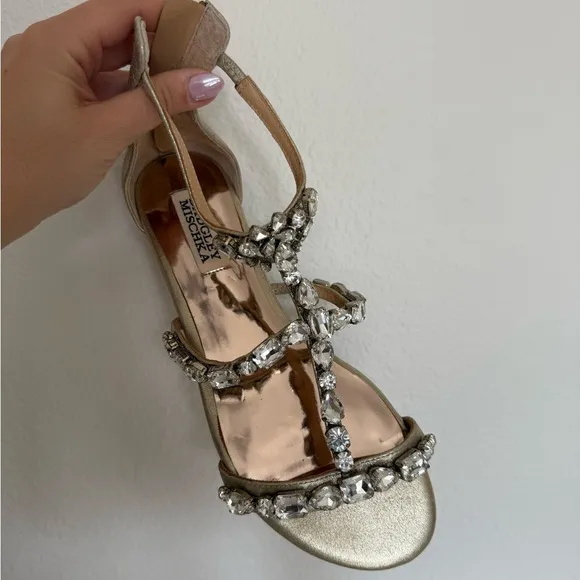 New Badgley Mischka Gold Metallic Leather Crystal Jeweled Flat Sandal