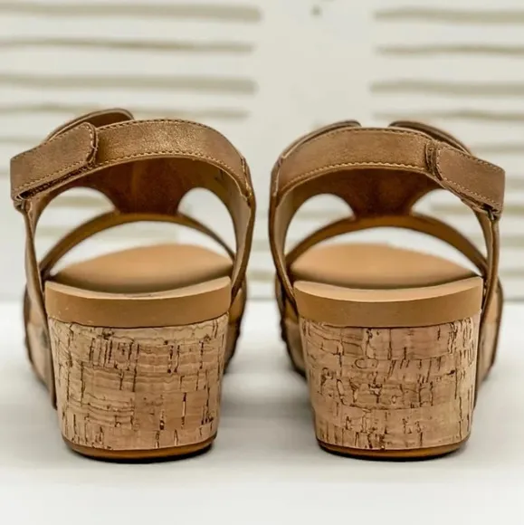 New! Corkys Refreshing Wedge Sandals Brown