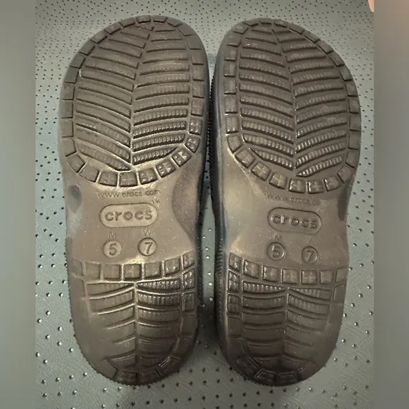 New CROCS Sandals woman size 7 comfort very good condition