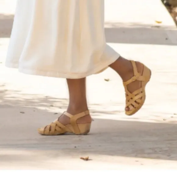 new DANSKO women's Tinley GENUINE LEATHER strappy sandals in tan 252