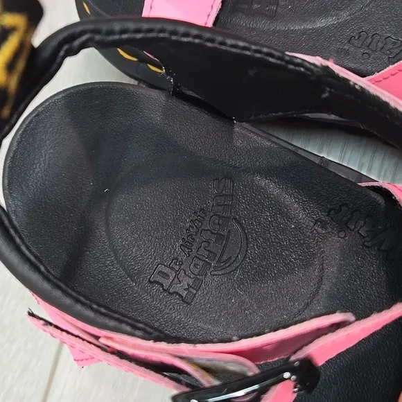 NEW Dr.Martens Womens Blaire HydroAnkle Pink Tractor Platform shoes Sandals sz 9