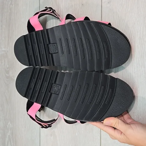 NEW Dr.Martens Womens Blaire HydroAnkle Pink Tractor Platform shoes Sandals sz 9