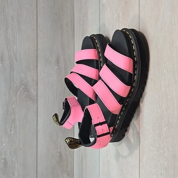 NEW Dr.Martens Womens Blaire HydroAnkle Pink Tractor Platform shoes Sandals sz 9