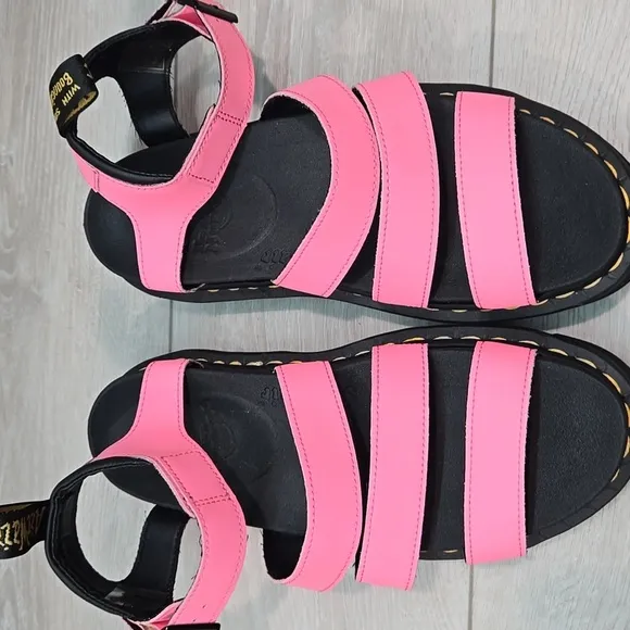 NEW Dr.Martens Womens Blaire HydroAnkle Pink Tractor Platform shoes Sandals sz 9