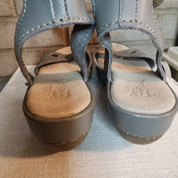 New Fly London Stylish Gray Women's Sandals