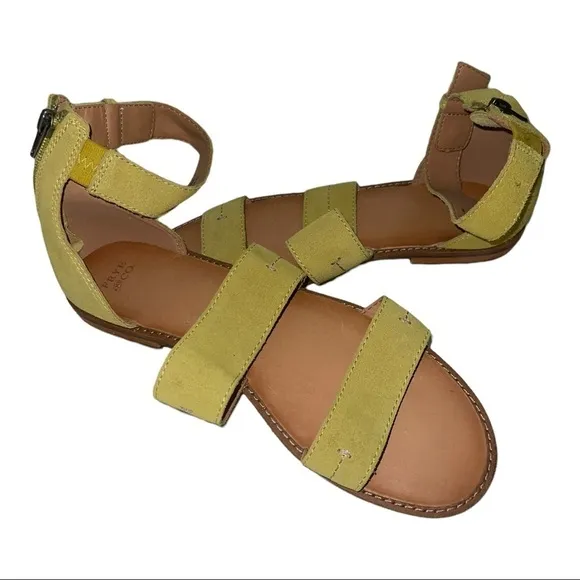 NEW FRYE Evie 2 Band Leather Sandals Lime Size 10M