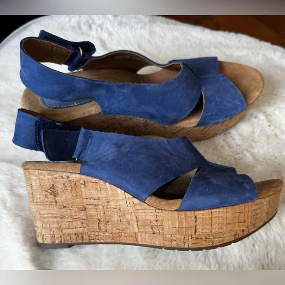 NEW IN BOX Clarks Artisan Caslynn Shae Wedge Comfort Sandal Blue- 7.5