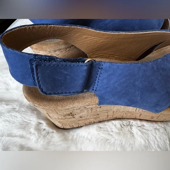 NEW IN BOX Clarks Artisan Caslynn Shae Wedge Comfort Sandal Blue- 7.5