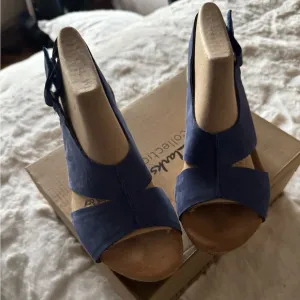 NEW IN BOX Clarks Artisan Caslynn Shae Wedge Comfort Sandal Blue- 7.5