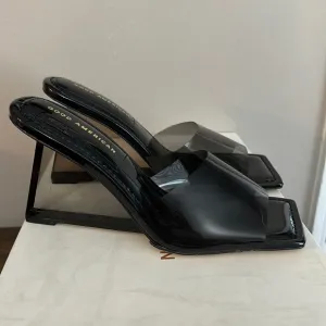 NEW IN BOX Good American Clear Black Wedge Mule Sandals