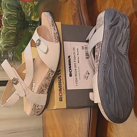 New in box! Romika Jamaika Kombi 36 Womens 5.5 white and silver summer sandals