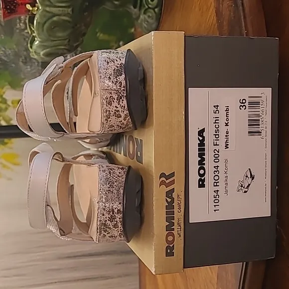 New in box! Romika Jamaika Kombi 36 Womens 5.5 white and silver summer sandals