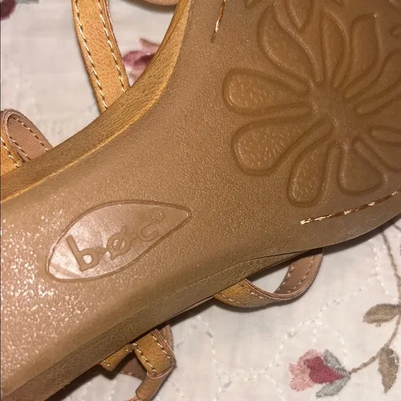 NEW in Box🌻BORN Concept B.O.C. Strappy Tan SANDALS🤎Size 9