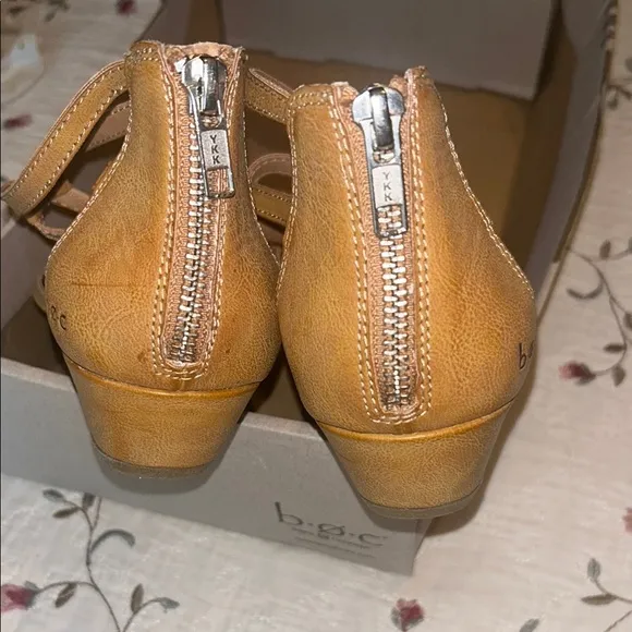 NEW in Box🌻BORN Concept B.O.C. Strappy Tan SANDALS🤎Size 9