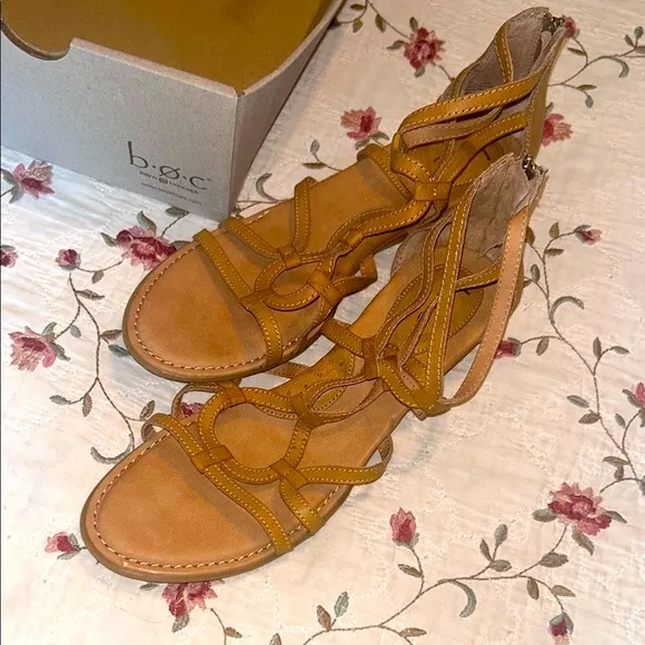NEW in Box🌻BORN Concept B.O.C. Strappy Tan SANDALS🤎Size 9