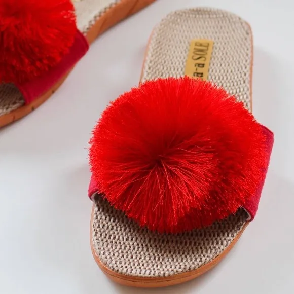 NEW! LA-a SOLE Seafoam Blue Fringe Playful Unique Pom Pom Sandals 8 9