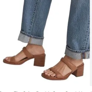 New MADEWELL The Saige Double-Strap Sandal in Leather in Desert Camel 253