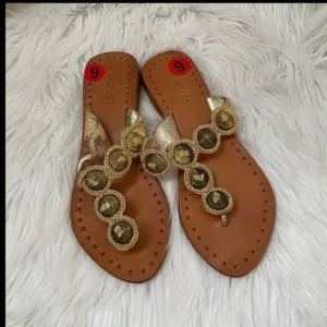 NEW! Matisse Frida Brown Leather Embellished Slip On Thong Sandals 9