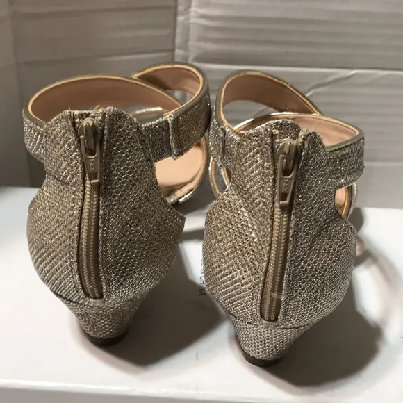 New! Nina glitter wedge sandals in rose gold and back zipper for easy entry