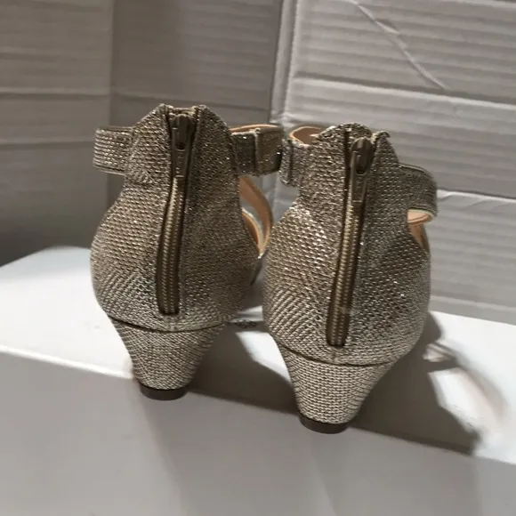 New! Nina glitter wedge sandals in rose gold and back zipper for easy entry