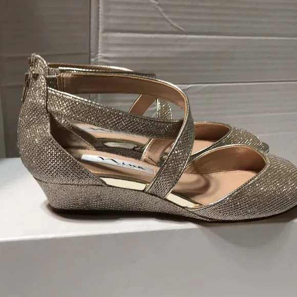 New! Nina glitter wedge sandals in rose gold and back zipper for easy entry