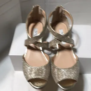 New! Nina glitter wedge sandals in rose gold and back zipper for easy entry