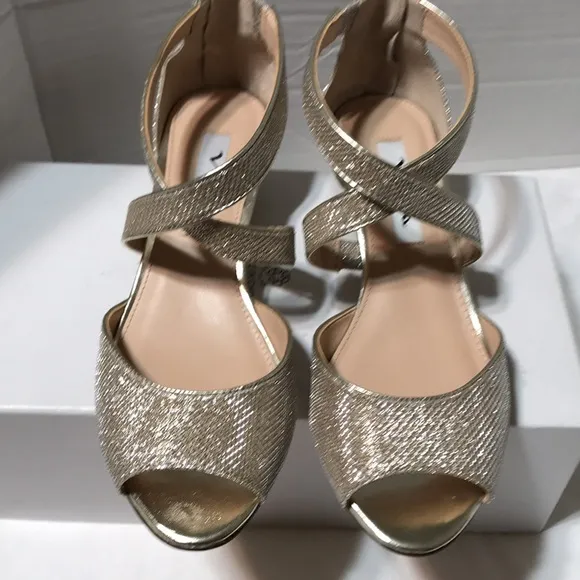 New! Nina glitter wedge sandals in rose gold and back zipper for easy entry
