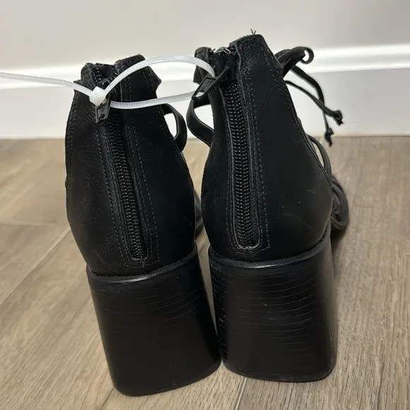 NEW! Steve Madden Black Leather Cherri Strappy Sandal - Size 7.5