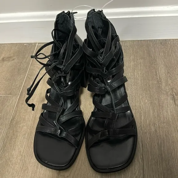NEW! Steve Madden Black Leather Cherri Strappy Sandal - Size 7.5