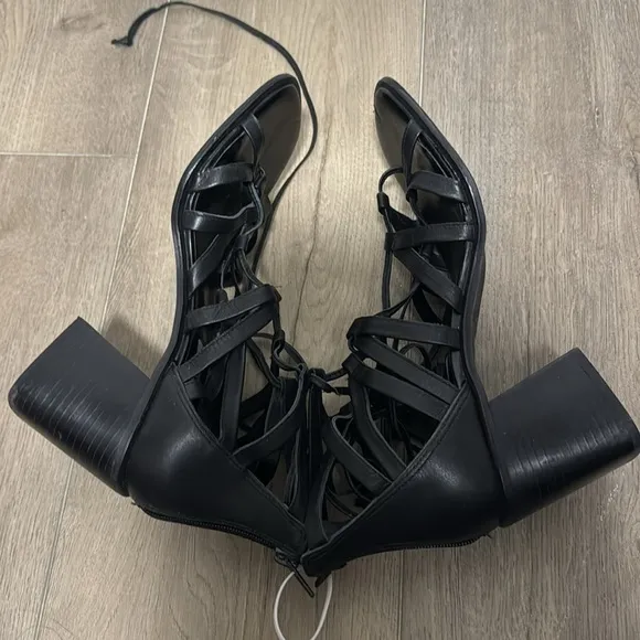 NEW! Steve Madden Black Leather Cherri Strappy Sandal - Size 7.5
