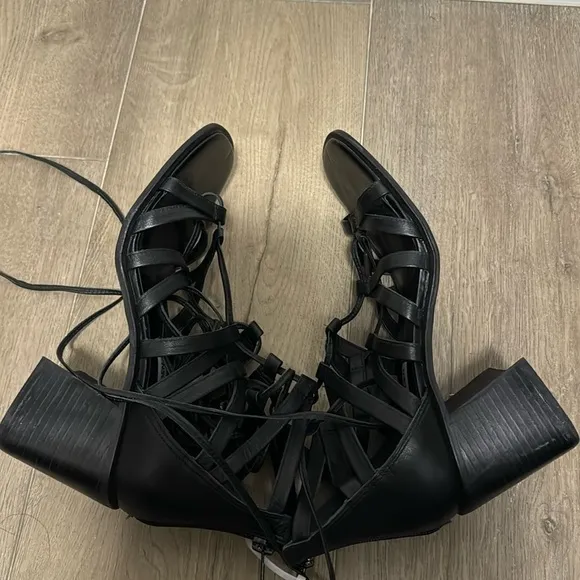 NEW! Steve Madden Black Leather Cherri Strappy Sandal - Size 7.5