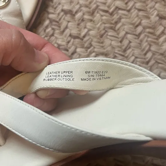 NEW Tory Burch Benton Calf Leather Thong Sandals in Ivory/Gold size 6