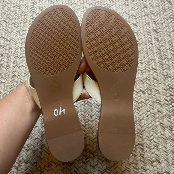 NEW Tory Burch Benton Calf Leather Thong Sandals in Ivory/Gold size 6