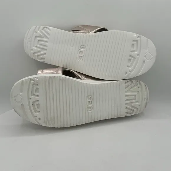 NEW UGG ZAYNE Crossband Women Sandals  SZ US 9.5/EU 40.5 CLR Gold MSRP $110