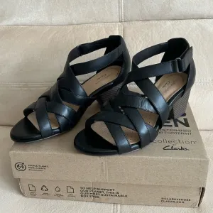 🔥NEW with Box🔥Classy Ortholite Footbed Clarks Leather Straps Heels Sandals, Wide