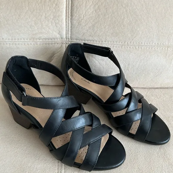 🔥NEW with Box🔥Classy Ortholite Footbed Clarks Leather Straps Heels Sandals, Wide