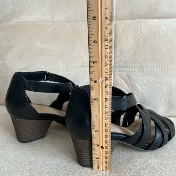 🔥NEW with Box🔥Classy Ortholite Footbed Clarks Leather Straps Heels Sandals, Wide