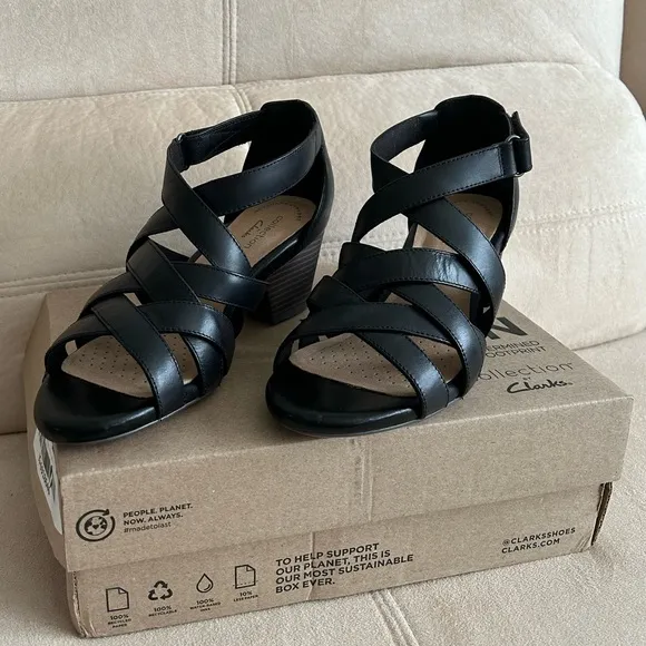 🔥NEW with Box🔥Classy Ortholite Footbed Clarks Leather Straps Heels Sandals, Wide