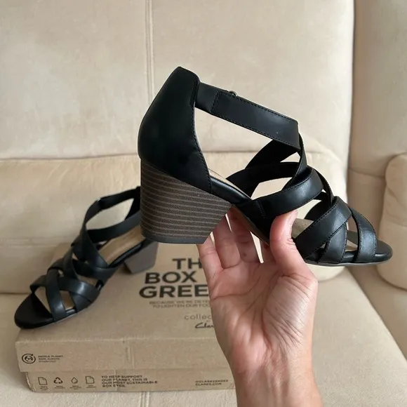 🔥NEW with Box🔥Classy Ortholite Footbed Clarks Leather Straps Heels Sandals, Wide