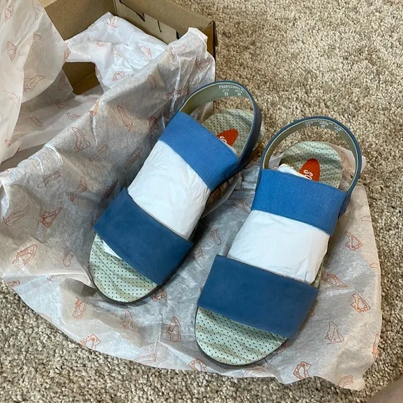 NIB (7) slip on SOFTINOS sky blue ALP real suede elastic orthopedic aerated open