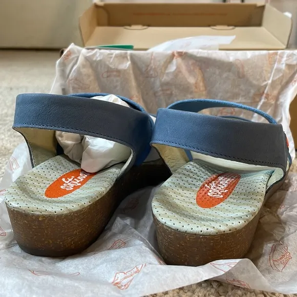 NIB (7) slip on SOFTINOS sky blue ALP real suede elastic orthopedic aerated open