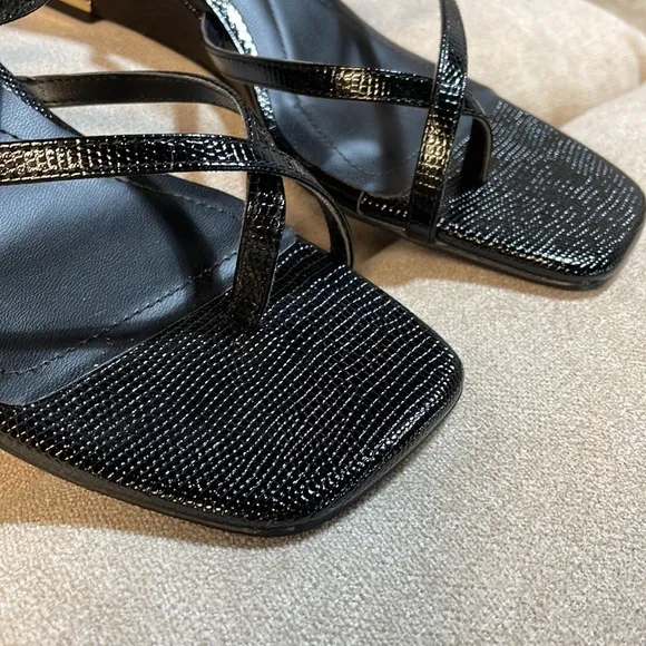 NIB 7.5 ALFANI strappy thong sandals black 2” heel gold tip square toe brand new